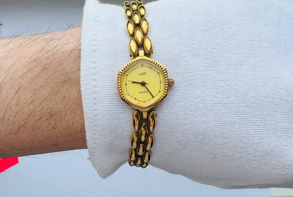 Retro wristwatch Luch Quartz Soviet Era Vintage M… - image 1