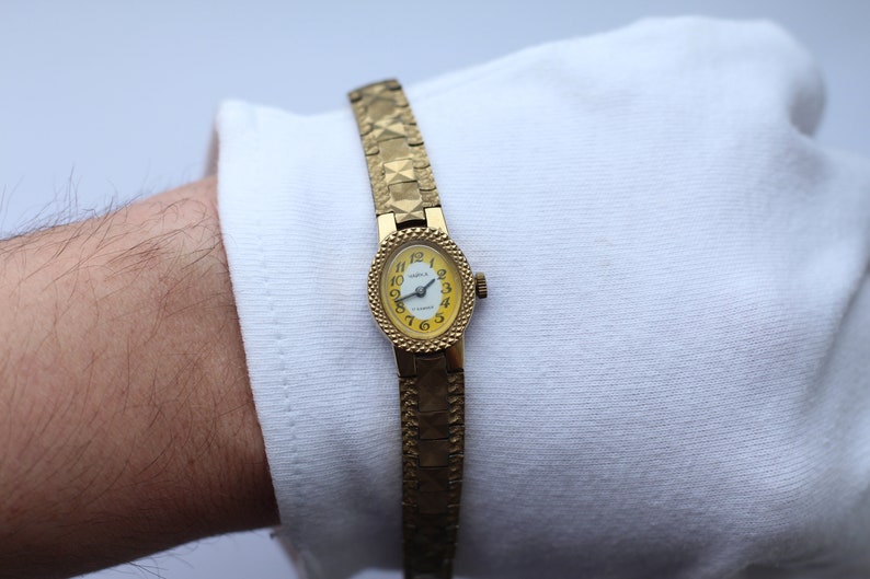 Wristwatch Ladies Chaika 17 jewels mechanical women's dress watch / watch bracelet image 9