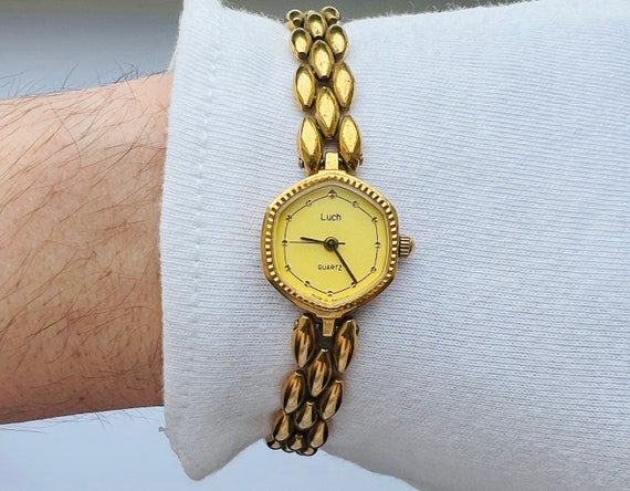 Retro wristwatch Luch Quartz Soviet Era Vintage M… - image 8