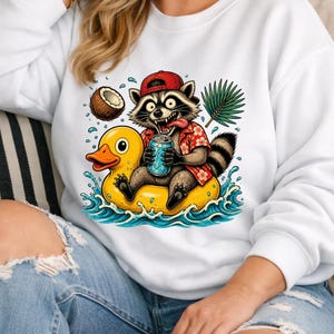 Mapache divertido PNG: Mapache veraniego PNG, diseño de camisa hawaiana Aloha, gráfico de flotador de piscina tropical / descarga digital