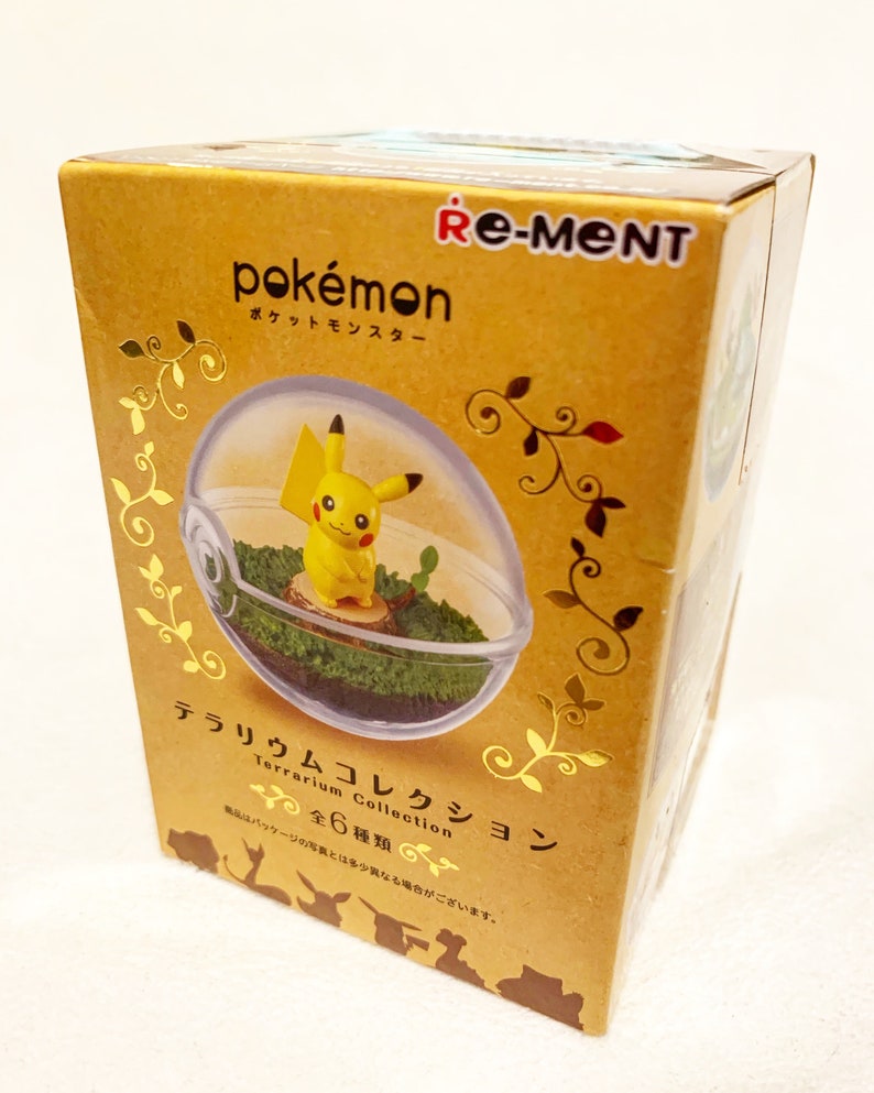 ! A handpicked selection of 10 of Japans most unique snacks accompanied by a free prize pictured