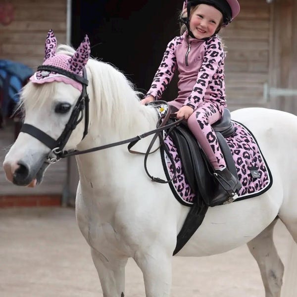 Conjunto infantil de equitación con estampado de leopardo rosa para campamento de verano con ponis / Traje ecuestre / Manta para silla de montar y ropa de equitación