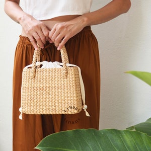 Handgemachte Stroh Geldbörse - elegantes Geschenk für Frauen - Sommer Handtasche Stil mit Perlen