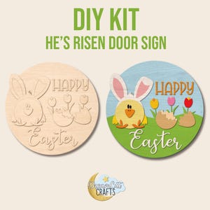 Può includere: Kit fai da te per cartello pasquale. Un cartello è in legno non rifinito con un coniglietto e le parole "Happy Easter". L'altro è un cartello dipinto con un pulcino, fiori e le parole "Happy Easter".