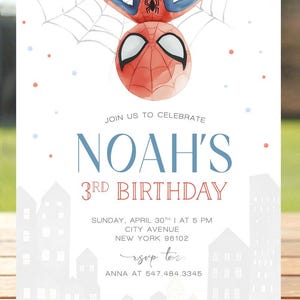 Puede incluir: Una invitaci&oacute;n de cumplea&ntilde;os con un dibujo animado de Spiderman colgado boca abajo en una telara&ntilde;a. La invitaci&oacute;n es para el 3er cumplea&ntilde;os de Noah. La fiesta es el domingo 30 de abril a las 5 PM en City Avenue, Nueva York 96102. La informaci&oacute;n de RSVP es contactar a Anna al 547.484.3345.