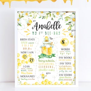 Cartel del hito de la abeja, abeja melífera, nuestra fiesta de cumpleaños de la pequeña miel, abejorro 1er día de la abeja, primer día de la abeja para niñas y niños / imprimible / 013