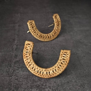 half moon rattan handle