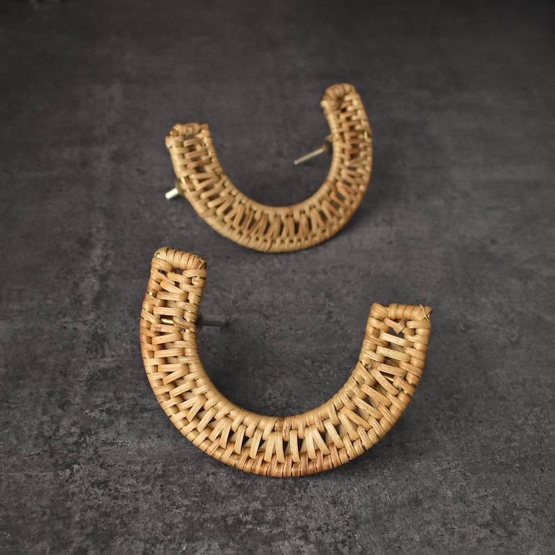 half moon rattan handle