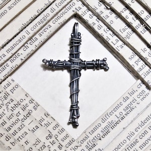 Men&#39;s pendant in oxidized rustic silver, multi-strand Celtic cross pendant in black silver, braided silver threads