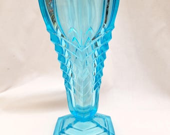 vintage Davidson glass blue Chevron vase. pattern 295. art deco flower vase with pressed pattern. vintage glass 1930s 1940s English glass