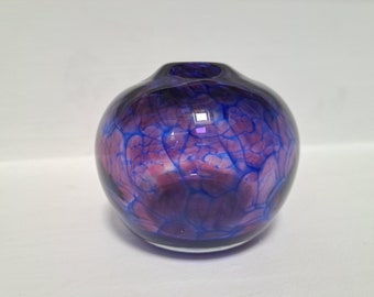 Isle of Wight Kerry Glass Heather vase. 1970s. Flame Pontil mark. Michael Harris. Purple glass vase