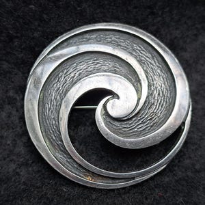 vintage Sheila Fleet silver brooch pin 925 Pentland design. oxidised silver. hallmarked SD Sheila Deerness (maiden name) Orkney Orcadian