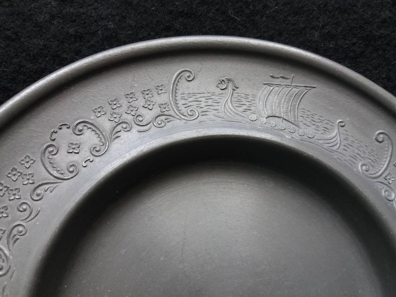 Vintage Vesttinn pewter dish made in Norway. Viking longship. Seafarers dragon ships. Tinn image 3