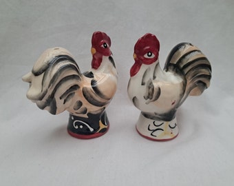 Vintage Roosters cruet set. Salt and pepper ceramic fowl.