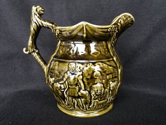 ビンテージのアーサー ウッドの水差しまたはピッチャー。フォレスト