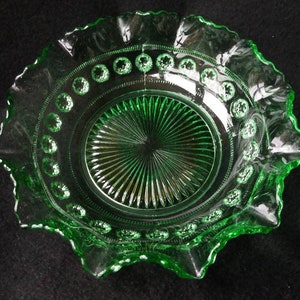 vintage Davidson Glass BlackBerry prunt fruit or dessert dish in green glass. 1920s. pressed glass. pattern 269