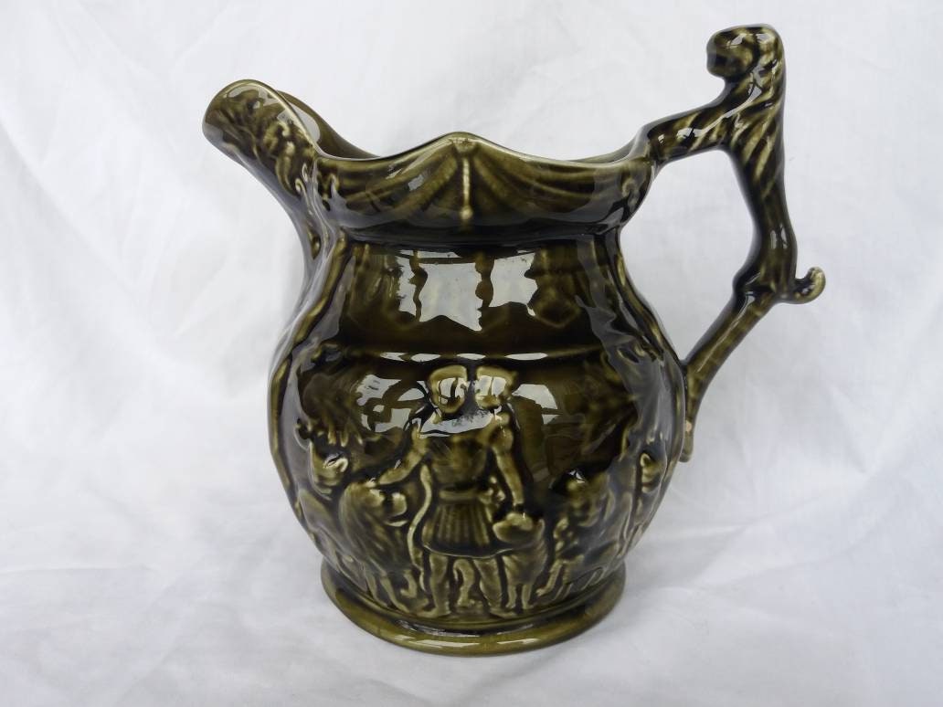 ビンテージのアーサー ウッドの水差しまたはピッチャー。フォレスト