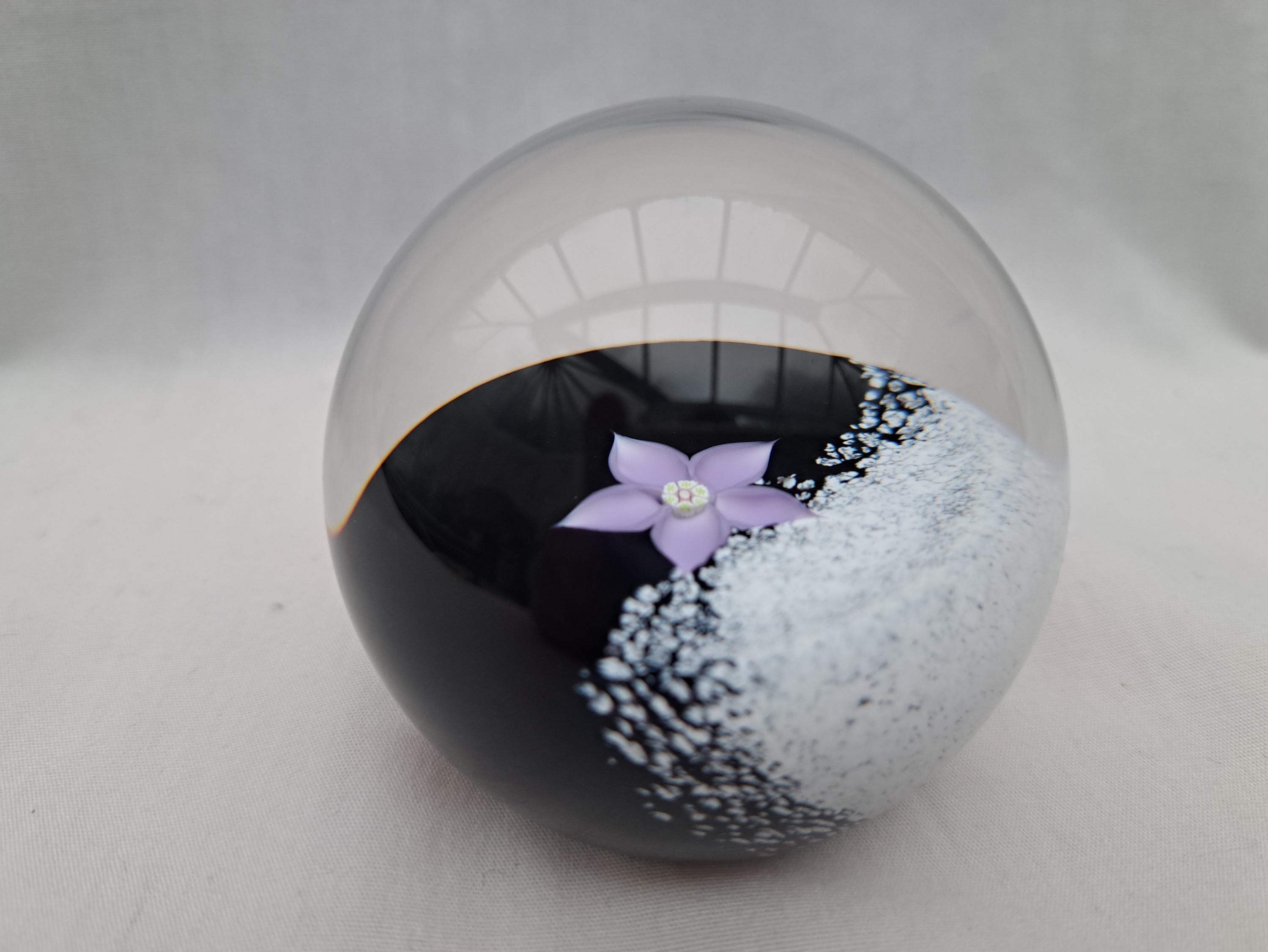 Caithness ケイスネス ペーパーウエイト DREAM FLOWER Vintage Caithness Fleur Paperweight With Lilac Flower Petals and a