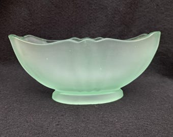 Vintage Bagley 'Bristol' Blumenschale. Art Déco. Dekor Nr. 3145. Grünes Mattglas. 1940er Jahre. Sammler Glas. gepresstes Glas
