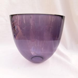 Vintage Orrefors Pastillo bowl by Lena Bergstrom. Plum colour 65359 02 Swedish crystal glass. Labeled and acid-stamped