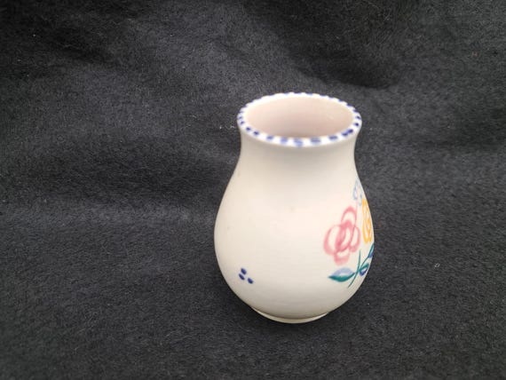 Vintage Poole Pottery Vase. Traditional Ware Pattern 332 1952