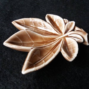 Wade trinket dish. Chestnut leaf. ring dish. hemp leaf. English ceramics. vintage Wade.
