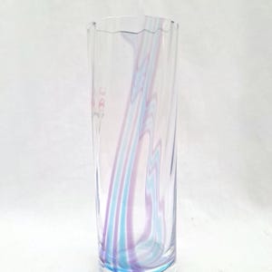 Caithness Crystal Glass &#39;Flamenco&#39; posy vase. 1980s 1990s. Large pink swirl ribbed vase. Kings Lynn Crystal