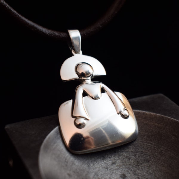 Menina Pendant, Modern Menina, Spain Gift, Las Meninas de Velazquez Necklace, Spanish Necklace, Spain Jewelry, Menina Madrid