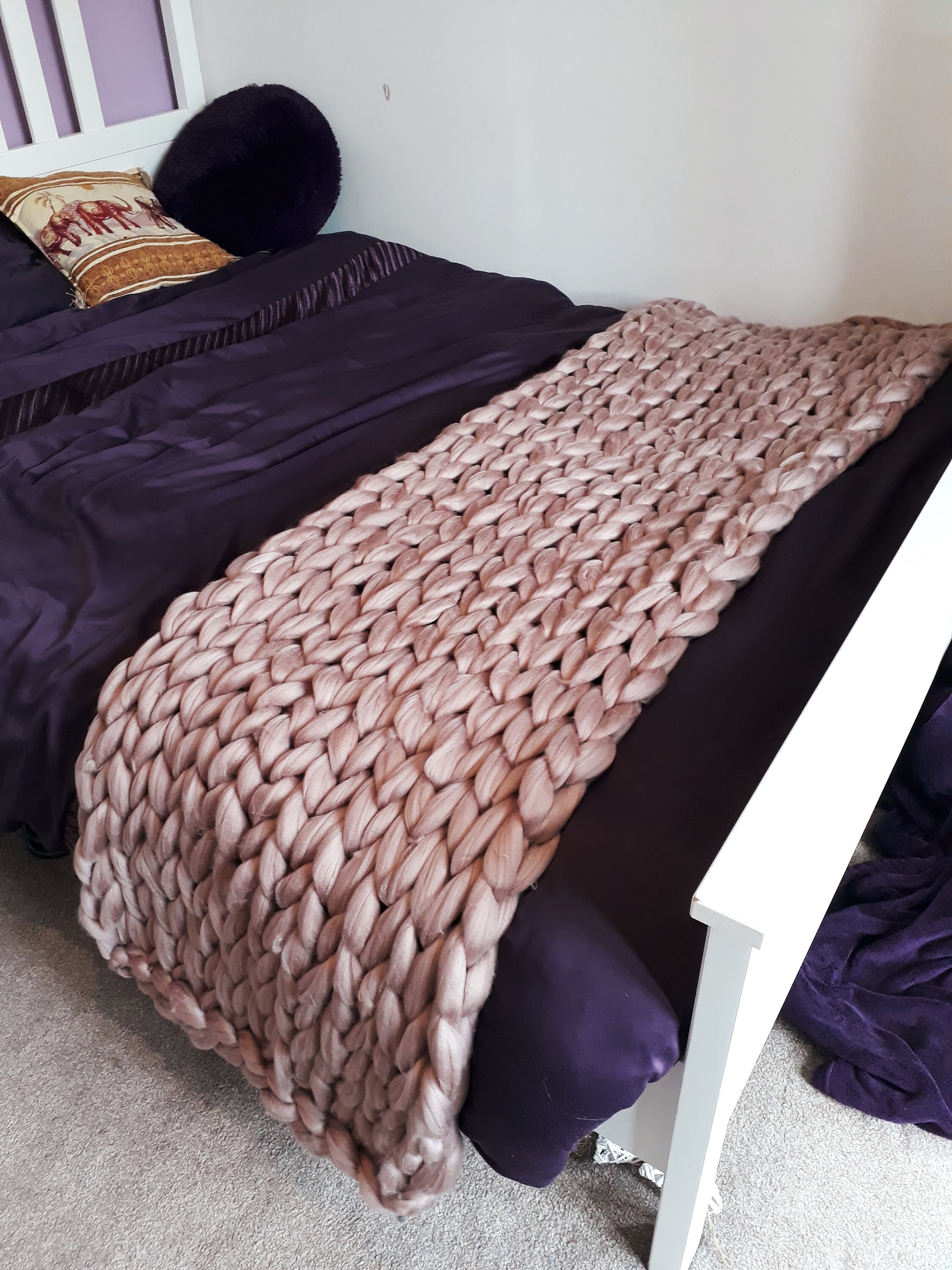 Chunky knitted bed runner best sale