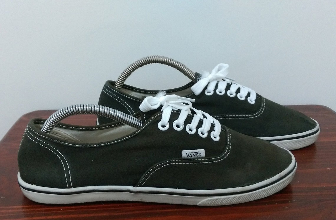 Vintage VANS off the Wall Sneakers/ Black Skate Low Shoes | Etsy