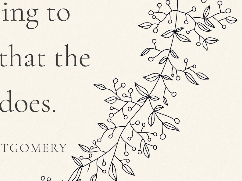 K&ouml;nnte beinhalten: Cremefarbener Hintergrund mit schwarzem Text und zarter floraler Illustration. Der Text lautet &bdquo;ing to that the does&ldquo;. Ein detailliertes botanisches Design aus Bl&auml;ttern und Beeren ziert die rechte Seite und schafft eine elegante, minimalistische &Auml;sthetik.
