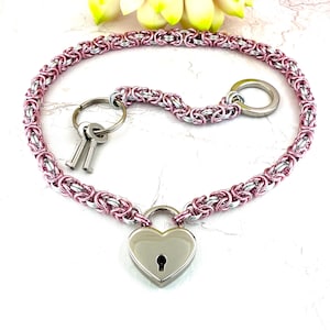 Collier verrouillable rose et argent, cotte de mailles byzantine, cadenas en forme de coeur plaqué nickel finition miroir