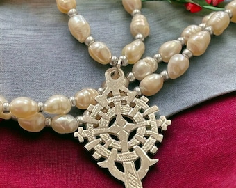 1197. Freshwater Pearl and Vintage Sterling Silver Cross Pendant Necklace.