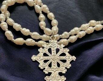 1192. Freshwater Pearl Necklace with Silver Vintage/Italian Cross Pendant.