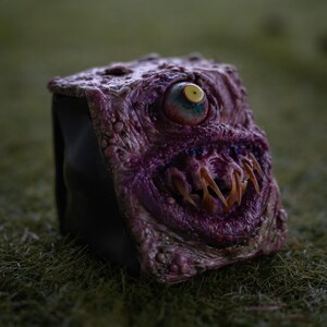 Angstaanjagende afschuwelijke gezichtsbankdecoratie