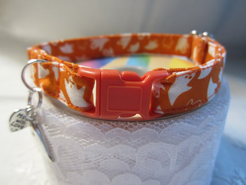 Collar suave para gato con fantasma espeluznante