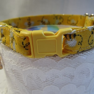 Busy bees soft cat collar