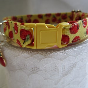 Country apples (yellow) soft cat collar, fruit cat collar, summer cat collar, lightweight cat collar, safety breakaway