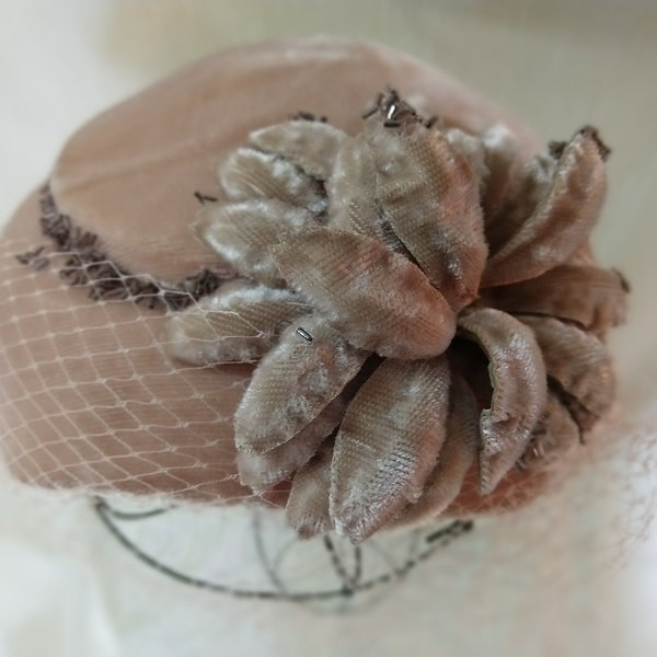 Vintage 1940s Juliette hat with beading and veil, beige church hat, ladylike romantic 40's statement hat, unique vintage hat