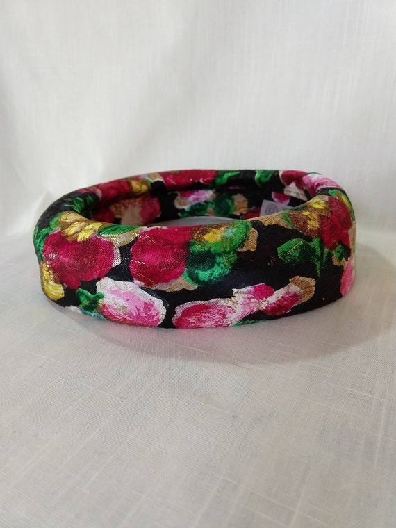 1940's Ring style hat, classic hat, beautiful flor