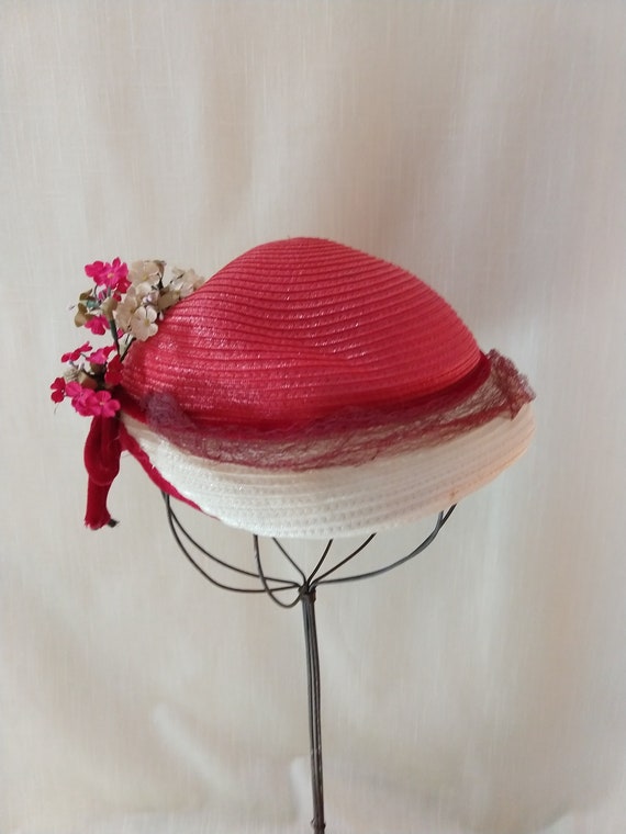 Spring Straw Hat Vintage spring/summer straw hat with flowers, brim an… - Gem