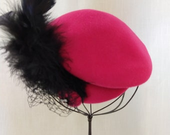 Early 40s vintage cloche hat, pink wool hat, 40s hat with veil & feathers, 100pc wool hat, fuschia wool hat w feathers