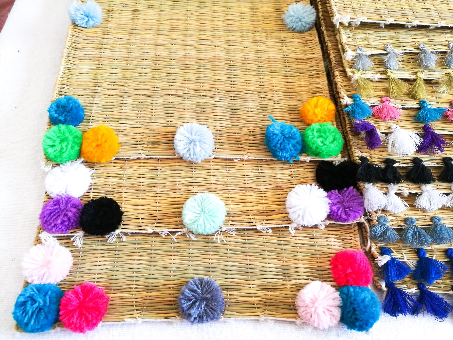 1 Pcs Handmade Straw Placemat With Pompoms Reusable Placemat Etsy