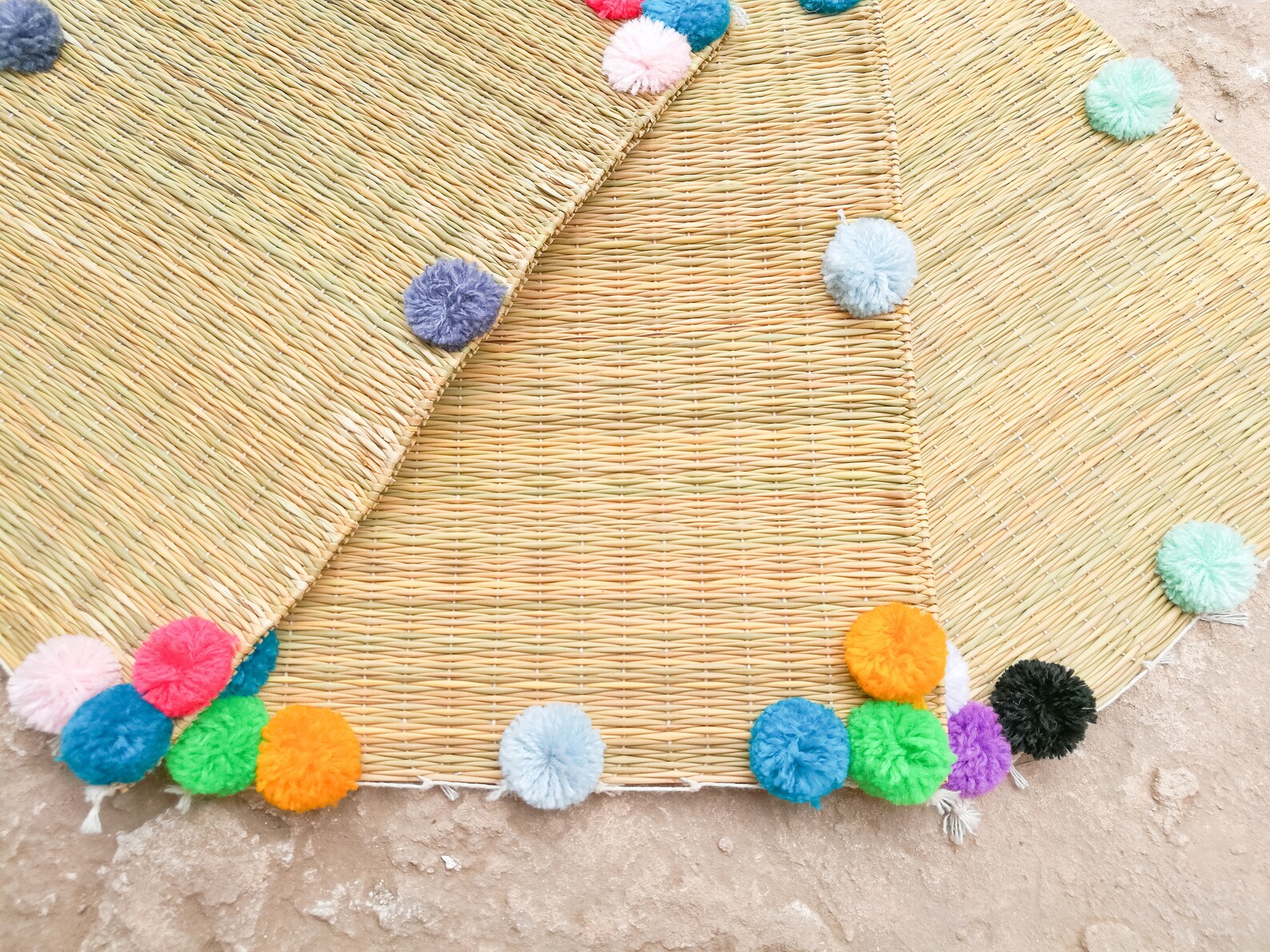 1 Pcs Handmade Straw Placemat With Pompoms Reusable Placemat Etsy
