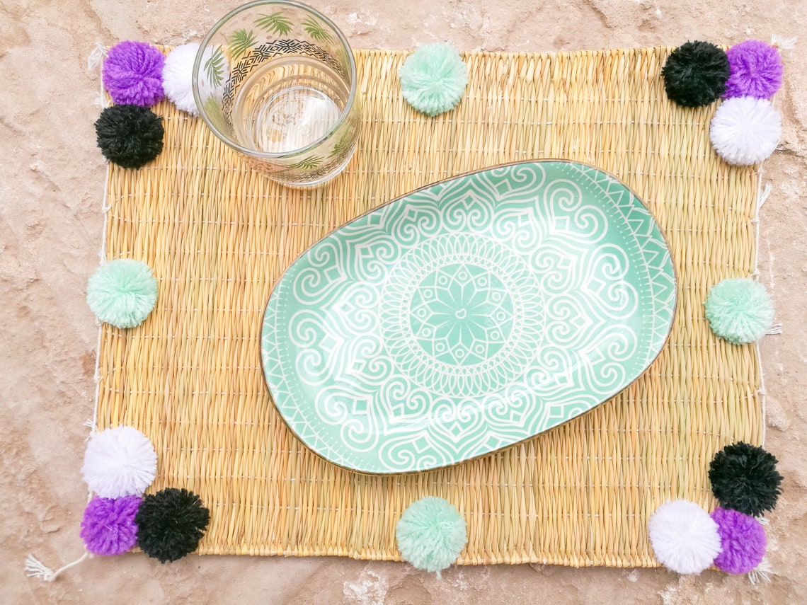 1 Pcs Handmade Straw Placemat With Pompoms Reusable Placemat Etsy
