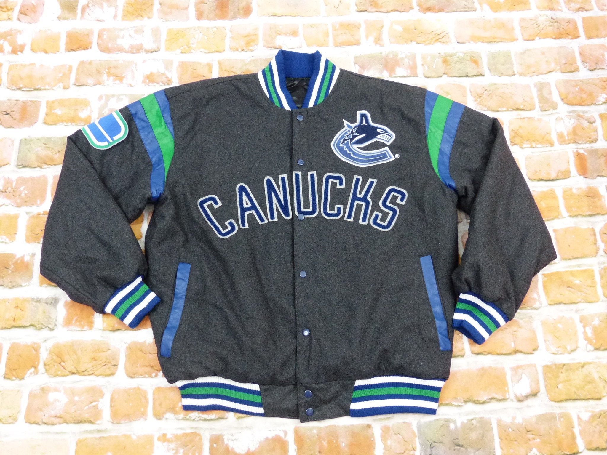 STARTER, Jackets & Coats, Vintage Starter Jacket Vancouver Canucks