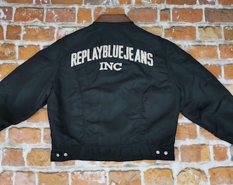 Chaqueta bomber de nailon Replay Blue Jeans Inc., color negro, vintage, talla L, en excelente estado.