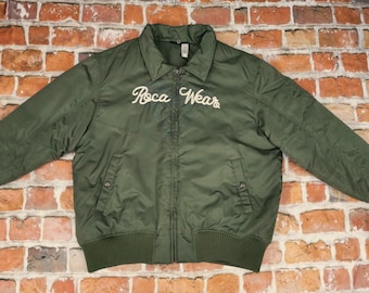 Chaqueta Bomber Roca Wear Usa Vintage cwu 45 verde oliva