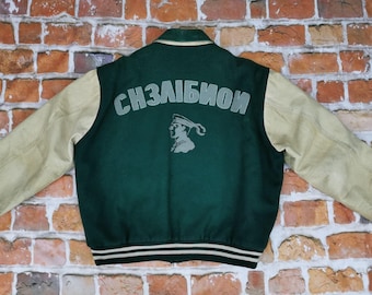 Chaqueta universitaria vintage Chevignon Paris, estilo ruso, estilo universitario, estilo informal.