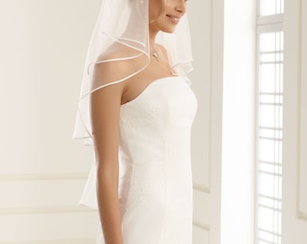 Voile de mariée ivoire à 2 niveaux en tulle pour mariage, longueur du bout des doigts avec bord en satin et peigne